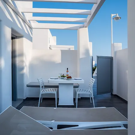 Antoperla Luxury & 5* Perissa (Santorini)