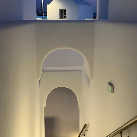 Antoperla Luxury & 5* Perissa (Santorini)