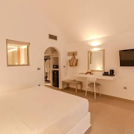Antoperla Luxury & Perissa (Santorini)