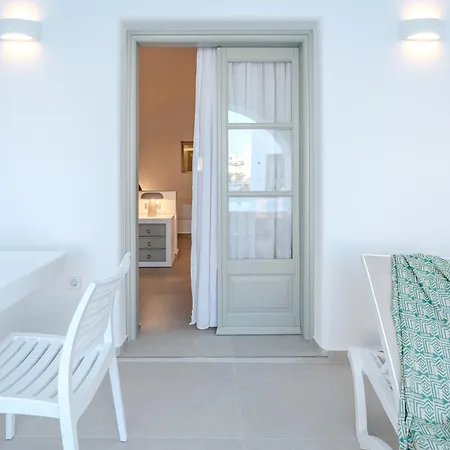 Antoperla Luxury & Perissa (Santorini)