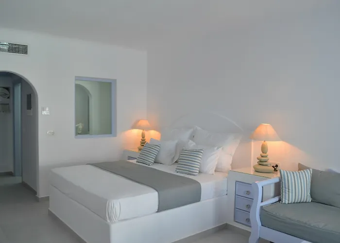 Antoperla Luxury & Hotel Perissa (Santorini)
